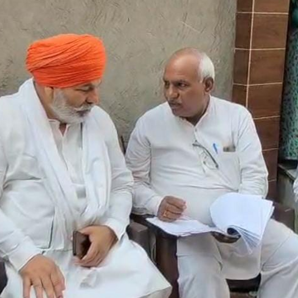 मेरठ पहुंचे भाकियू नेता राकेश टिकैत:मृतक किसान मनोहर के परिवार से मिलकर दी सांत्वना