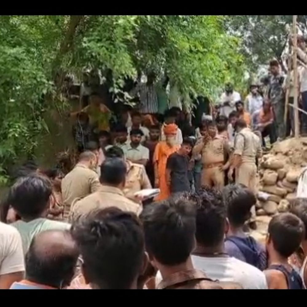 मोहाना में नदी से मिला युवक का शव:ग्रामीणों ने देख पुलिस को बुलाया, घटना की हो रही जांच