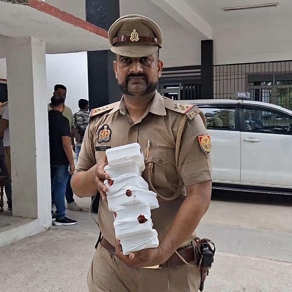 इटावा में अंतरजनपदीय टप्पेबाज गिरफ्तार:48 घंटे में पकड़ा, 5 लाख के जेवर बरामद एसएसपी ने किया खुलासा