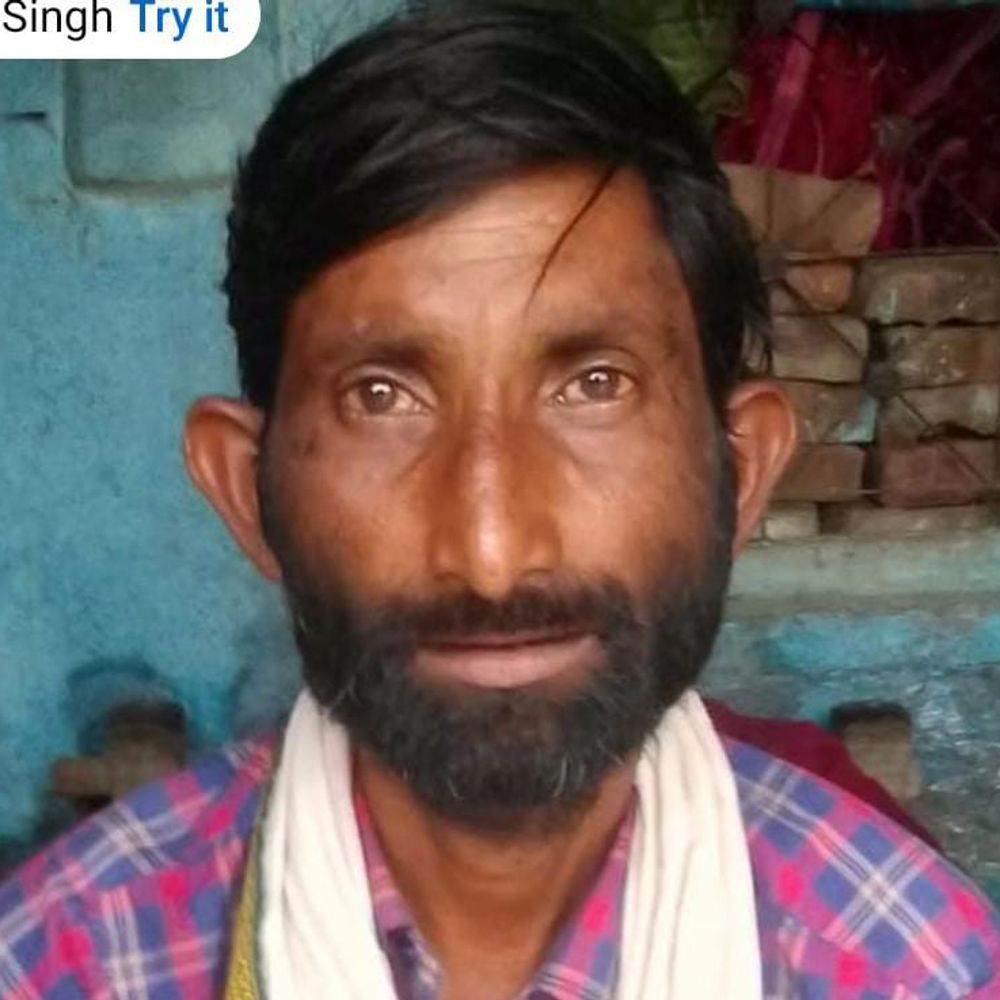 हाथरस में एम्बुलेंस से टकराई बाइक:बाइक सवार की मौके पर मौत, पुलिस ने शव पोस्टमॉर्टम को भेजा