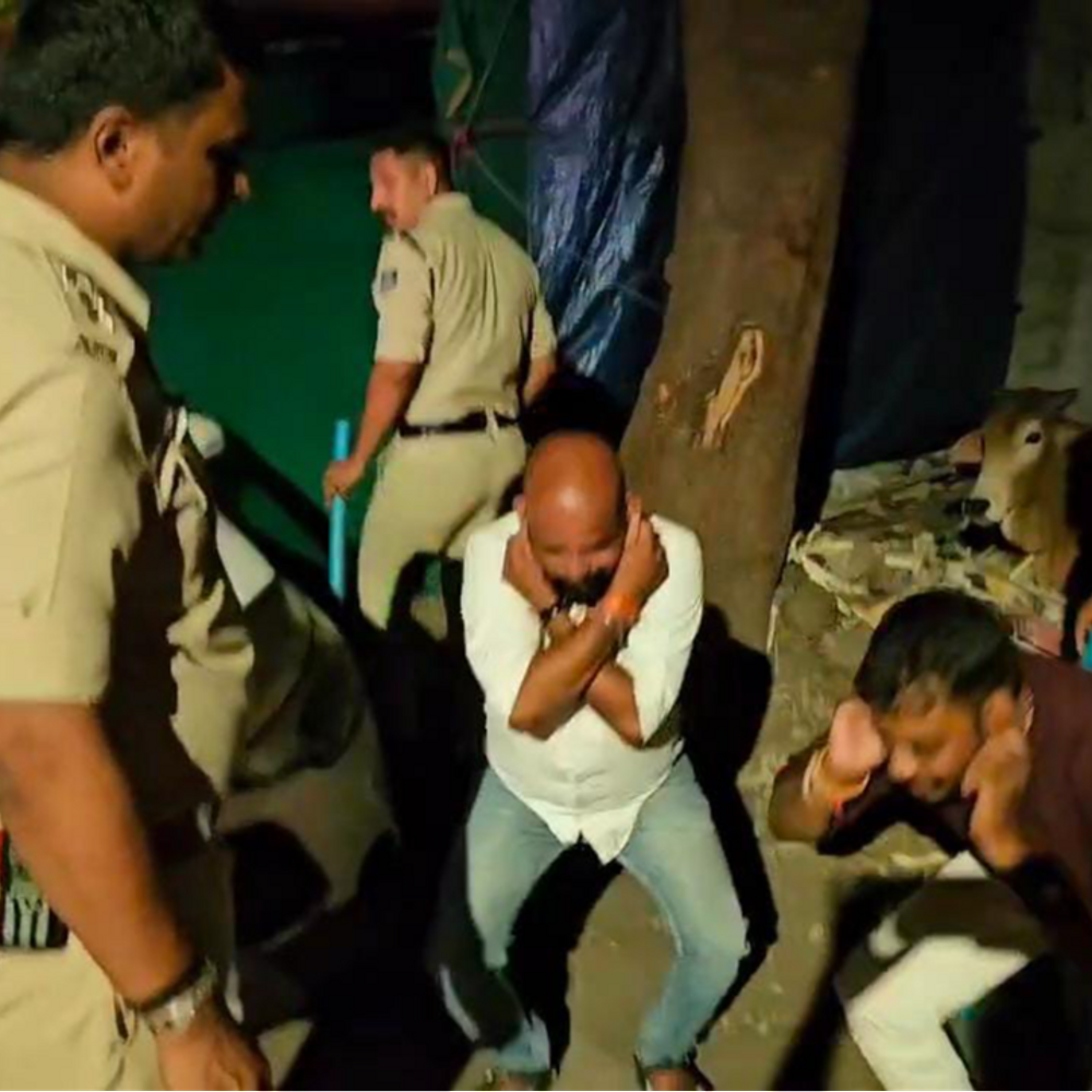 रतलाम में रात को बेवजह घूमने वालों से उठक-बैठक लगवाई:चेकिंग के दौरान शर्ट उतारकर किया हंगामा, पुलिस ने 6 युवकों को भेजा जेल