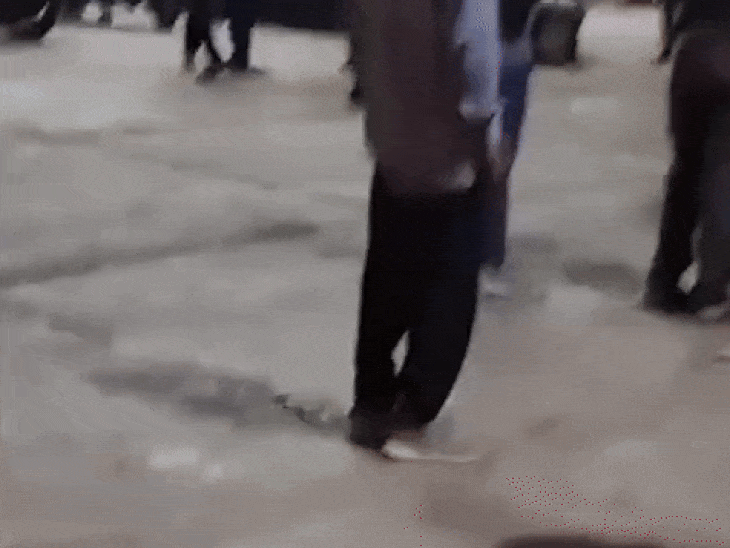 सतना में पेट्रोल पंप पर चाकूबाजी, गार्ड समेत 3 घायल:सेमरिया चौक की घटना, पुरानी रंजिश की आशंका; हमले का वीडियो आया सामने