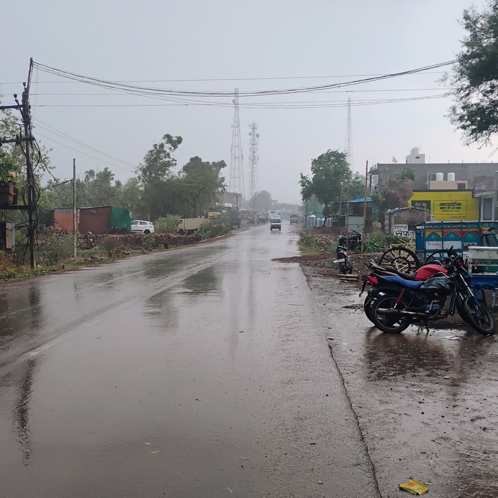 हफ्तेभर से लू और तेज धूप के बाद झमाझम बारिश:श्योपुर में लोगों को गर्मी से राहत; किसानों को बोवनी में मदद