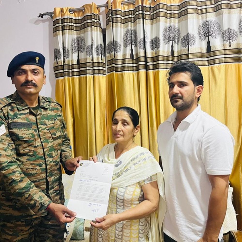 कारगिल शहीद की पत्नी को किया गया सम्मानित:26 जुलाई को मनाया जाएगा कारगिल विजय दिवस