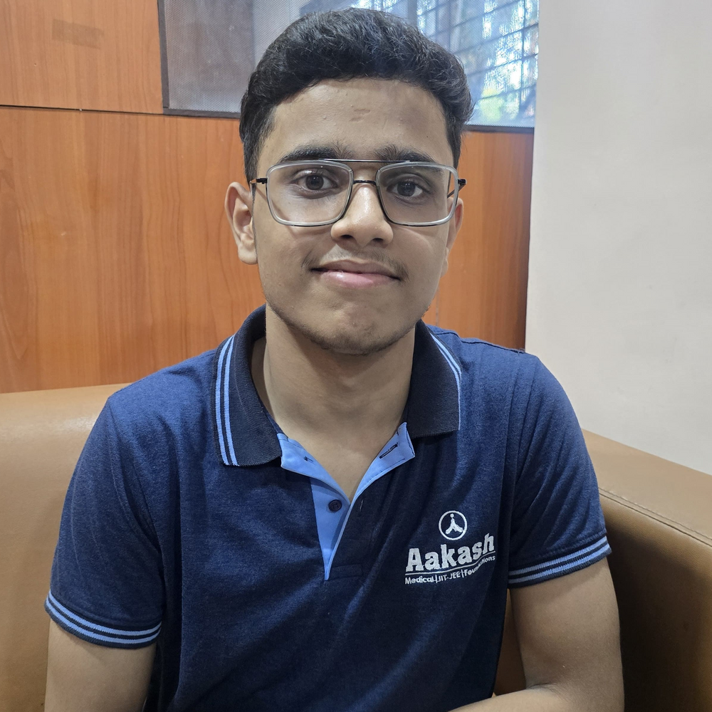 NEET में उज्जैन के मोहित की 82 रेंक:रोजाना 5 से 6 घंटे पढ़ाई की, तनाव दूर करने के लिए योग किया