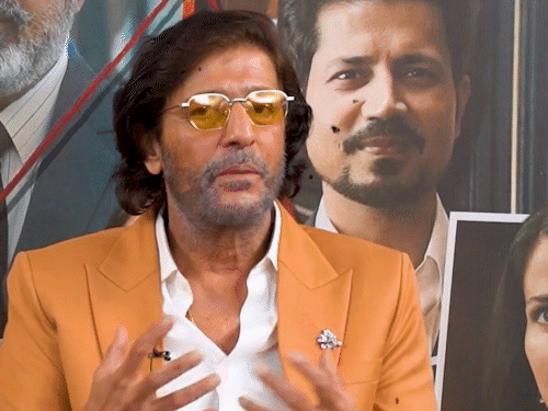 इवेंट कहकर चंकी पांडे को अंतिम संस्कार में बुलाया गया:एक्टर बोले- शव देखकर चौंक गया, ऑर्गनाइजर ने कहा था- जितना रोओगे, उतना कमाओगे