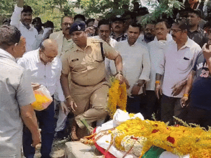 स्वतंत्रता सेनानी कृष्णा मोदी काे दिया गार्ड ऑफ ऑनर:बैतूल में राजकीय सम्मान के साथ हुआ अंतिम संस्कार; मजदूर संगठनों ने बताया अपूरणीय क्षति
