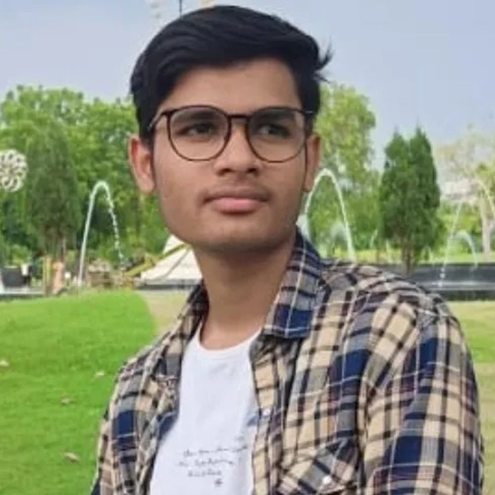 बलिया के दो होनहार छात्रों ने नीट में किया कमाल:धीरज को ऑल इंडिया 110वीं रैंक, अपेक्षा को 25854वीं रैंक