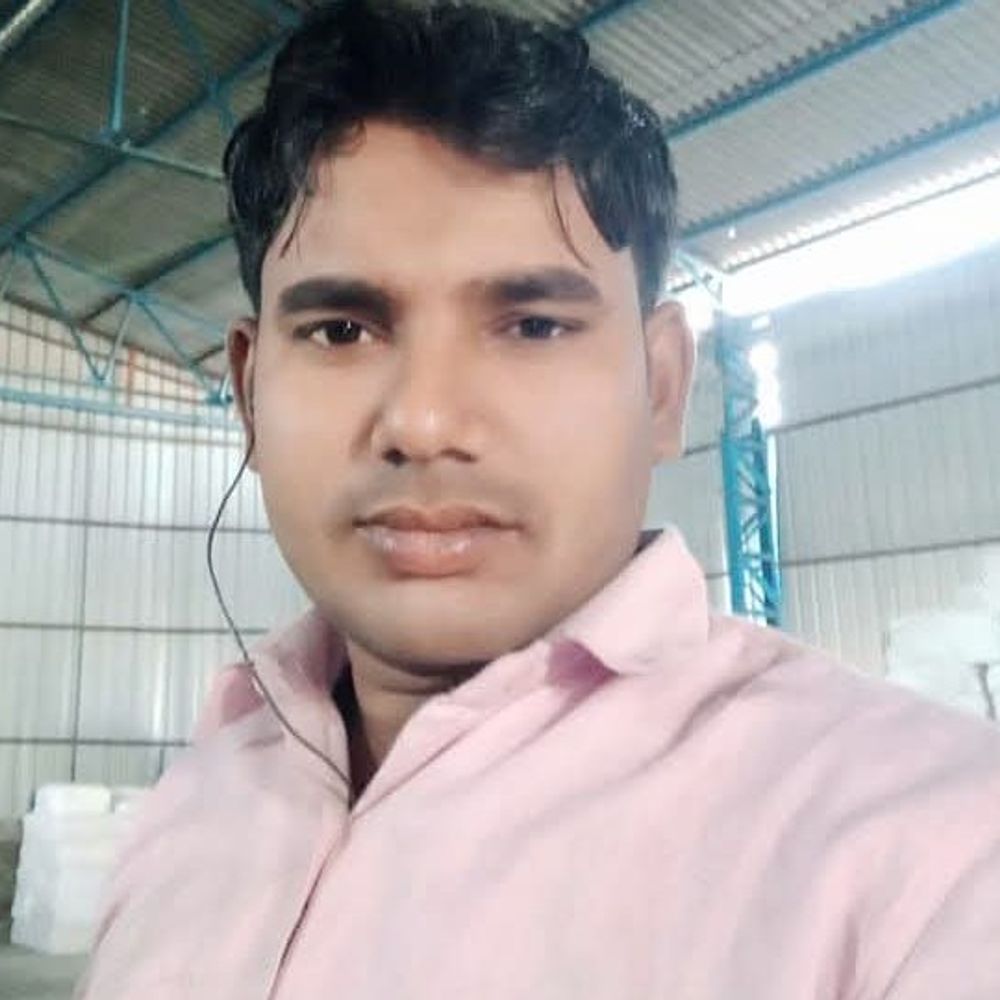 रामपुर में डंपर ने बाइक सवार को रौंदा:पति की मौत, गर्भवती पत्नी और बेटी घायल, दवा लेने जा रहे थे
