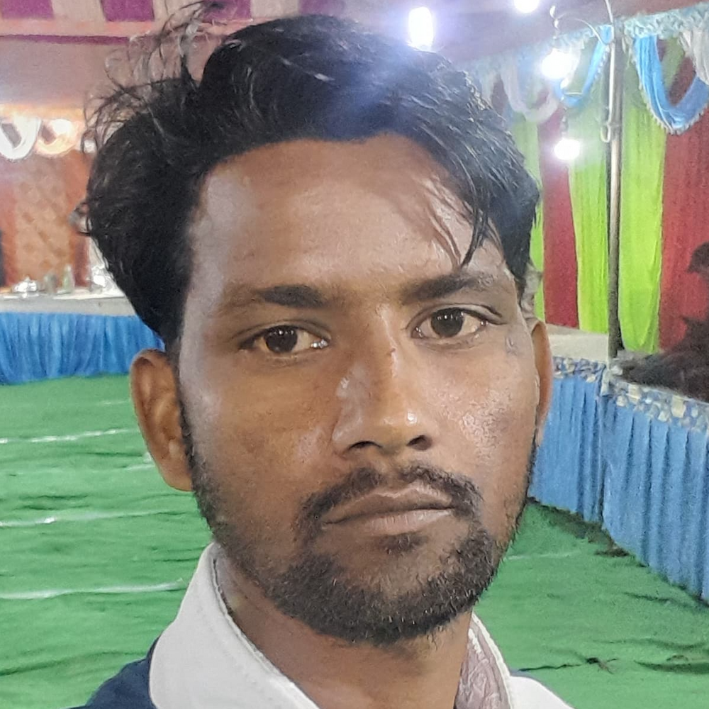 मेले में सांप ने युवक को डसा, मौत:मुरादाबाद में मेले में खिलौने बेचने आया था युवक, सांप देख मची भगदड़