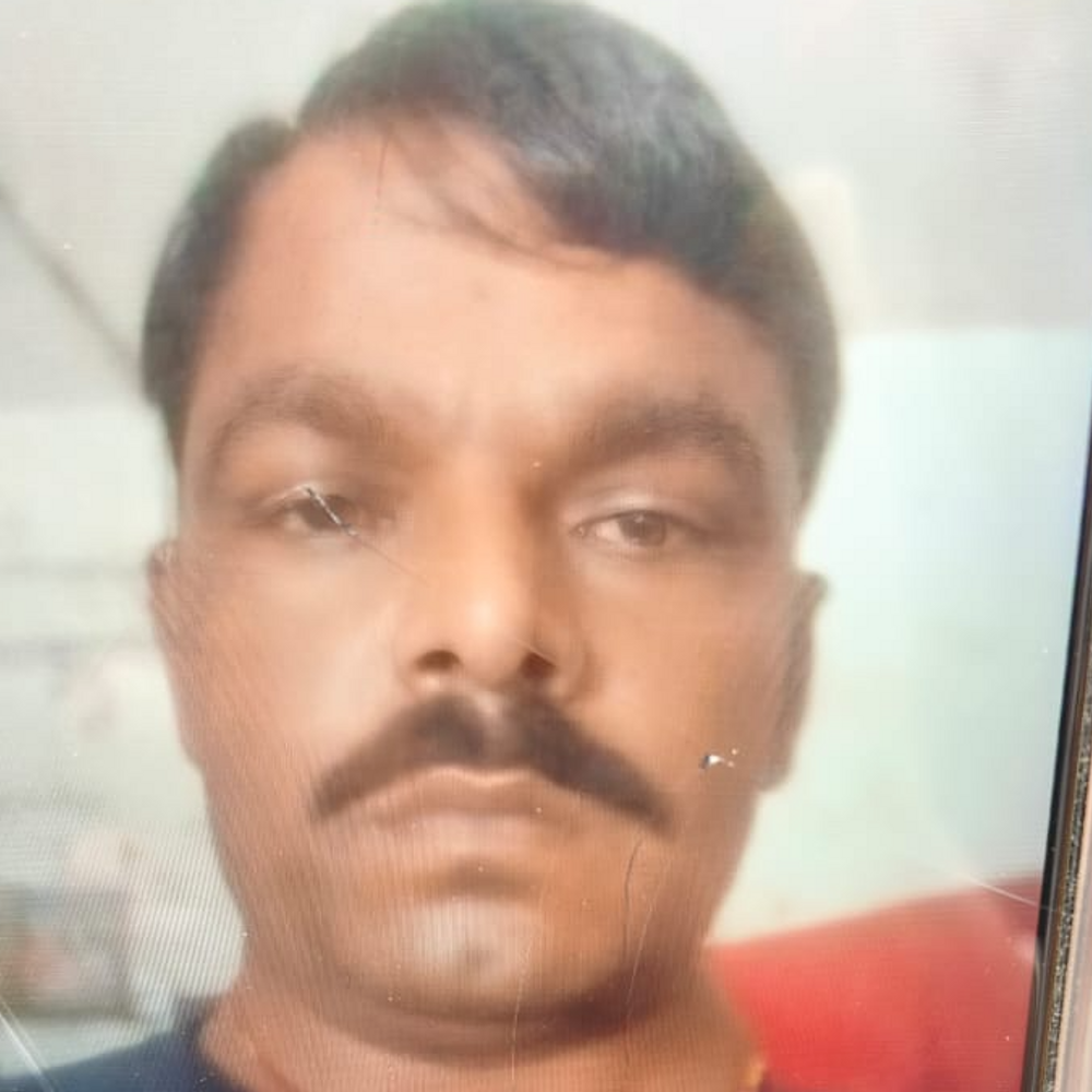 मकई लदा ट्रैक्टर पलटने से किसान की मौत:दियारा की तरफ खेत जा रहे थे, गंगा की तेज धार में असंतुलित हुआ ट्रैक्टर