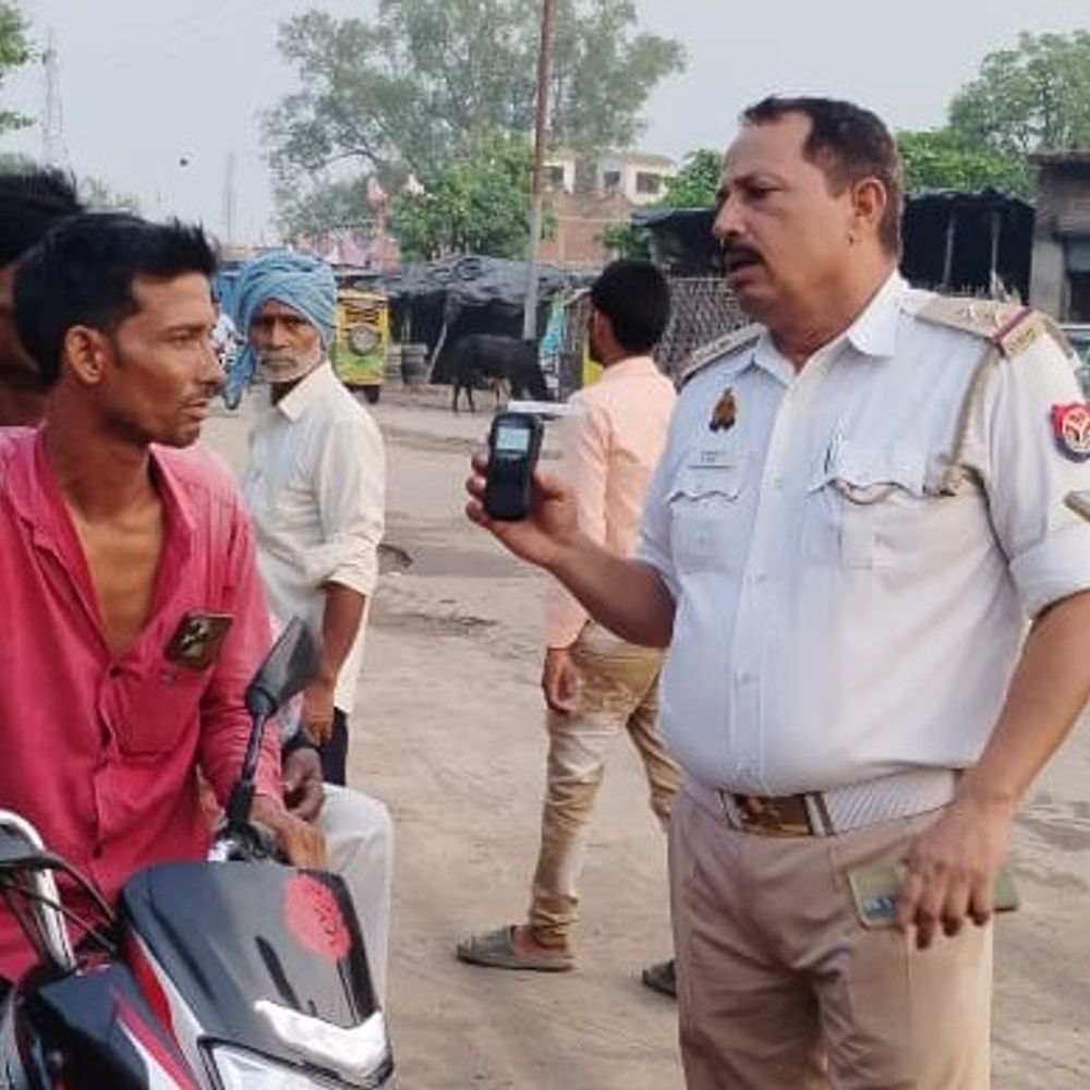 श्रावस्ती में यातायात नियम तोड़ने वालों पर कार्रवाई:763 वाहनों का काटा चालान, 10.04 लाख वसूला जुर्माना