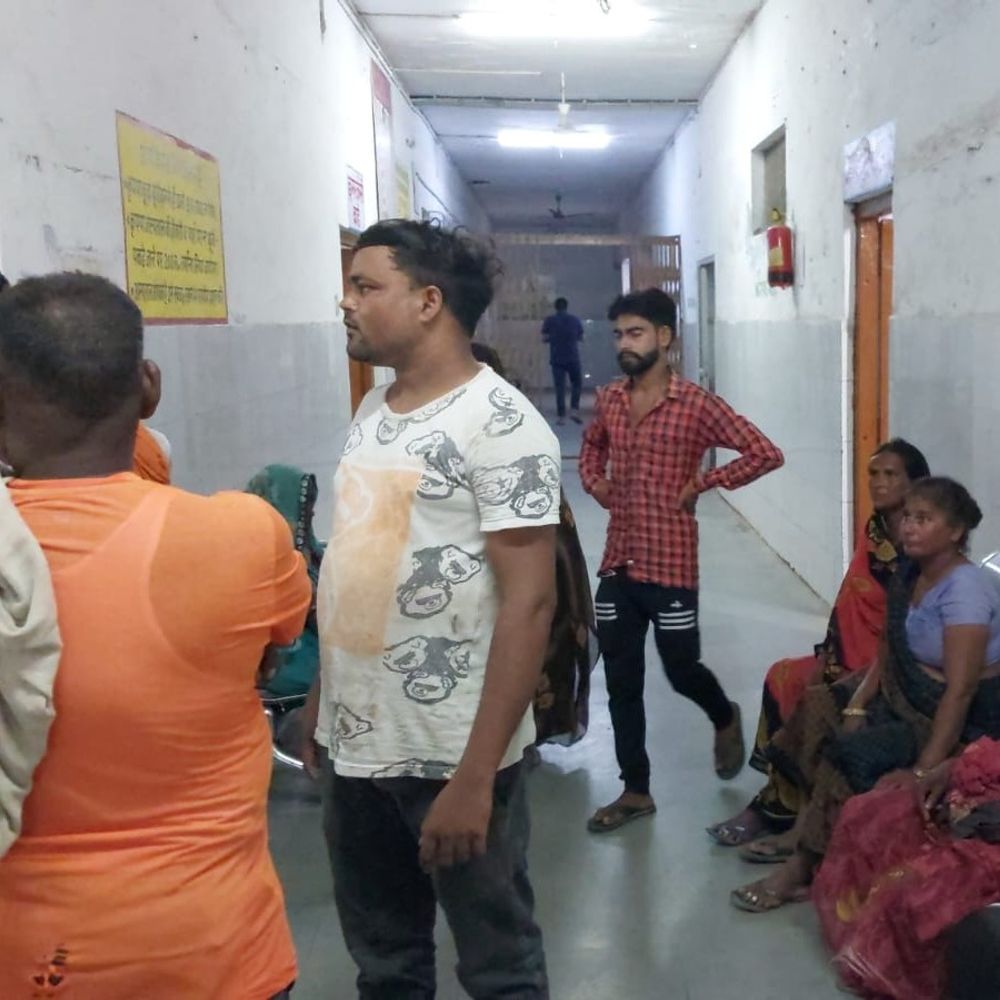 मजदूरों से भरा टेंपो पलटा, 15 लोग घायल:एक की हालत गंभीर, जिला अस्पताल रेफर; धान रोपाई कर लौट रहे थे घर