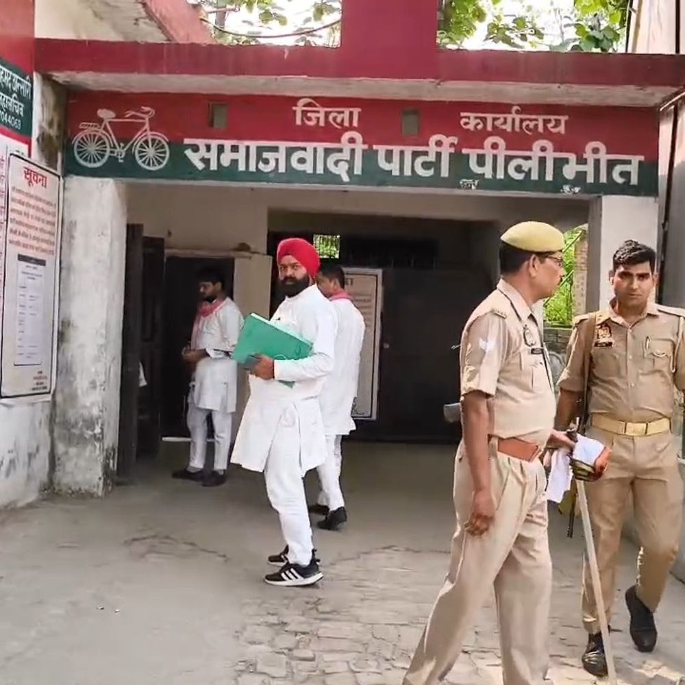 सपा कार्यालय को हटाने की कार्रवाई आज:पीलीभीत नगर पालिका ने जारी किया नोटिस, पुलिस बल तैनात