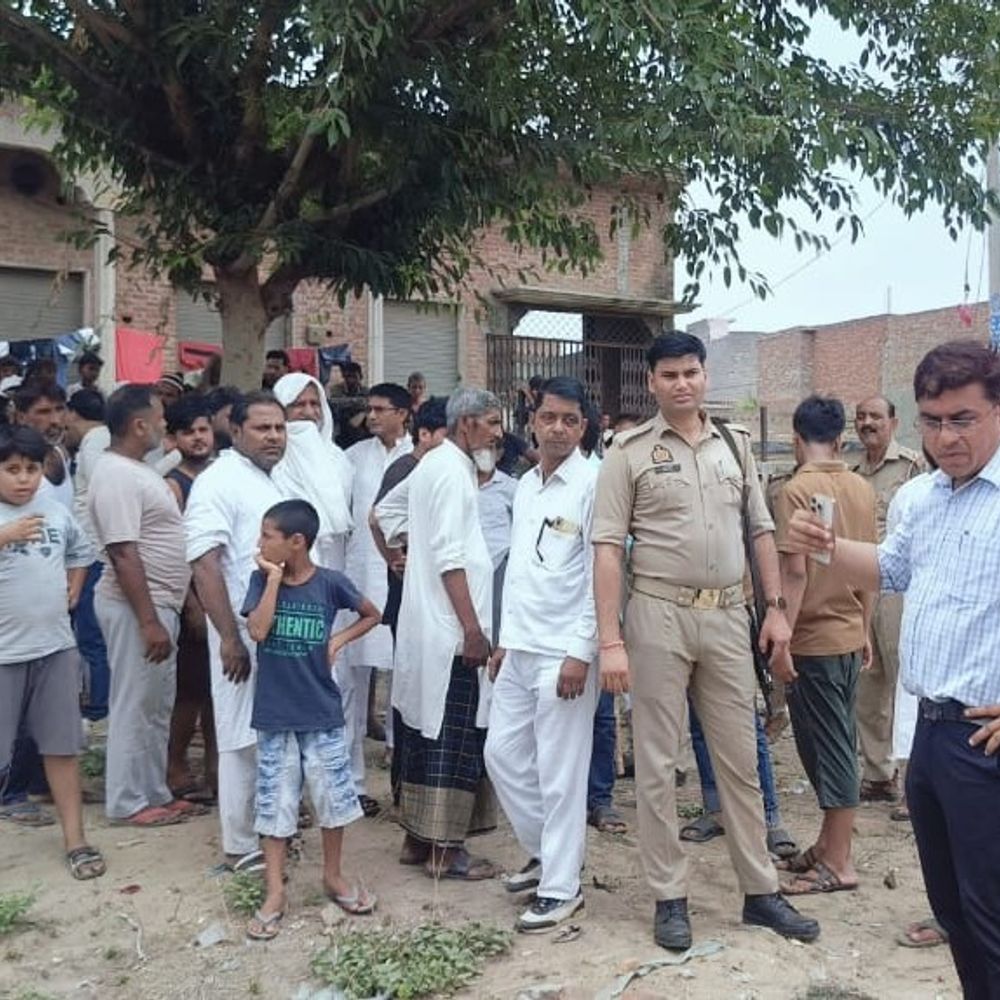 संभल में कब्रिस्तान से निकली सरकारी जमीन:प्रशासन ने पैमाइश कर 5 बीघा जमीन खाली कराई, अब बनेगा पार्क