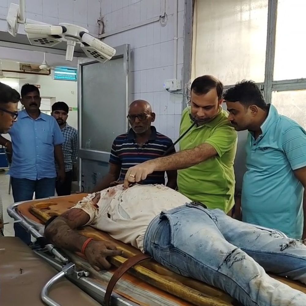 महोबा में ट्रेन से गिरकर युवक की मौत:बिलबई रेलवे क्रॉसिंग के पास मेमो ट्रेन से गिरा था युवक