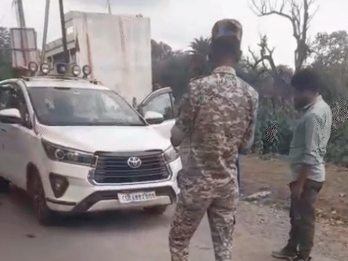 PCC चीफ के काफिले की 6 गाड़ियां आपस में टकराई:सारंगढ़ में पेट्रोलिंग वाहन के अचानक ब्रेक लगाने से हादसा; पूर्व विधायक समेत 4 घायल