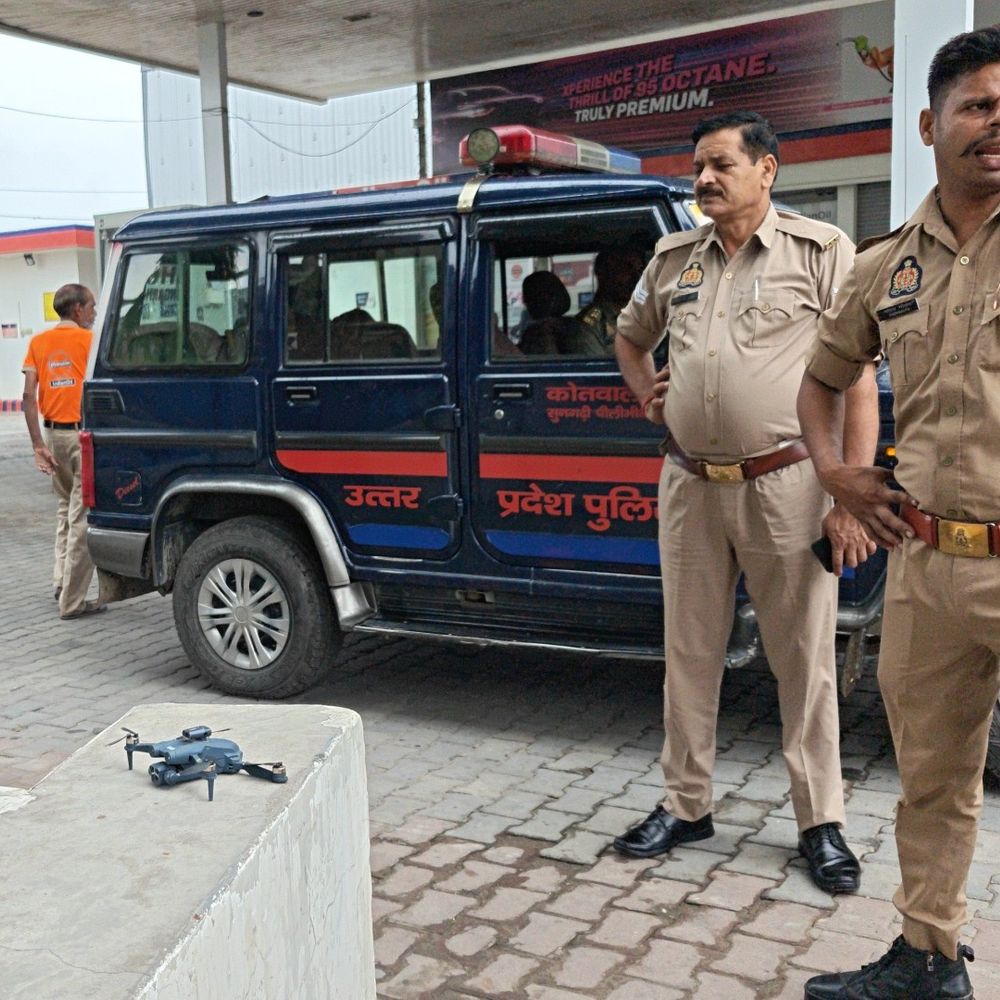 पीलीभीत में पेट्रोल पंप पर ड्रोन टकराया:सुनगढ़ी पुलिस ने ड्रोन किया जब्त, तकनीकी जांच जारी