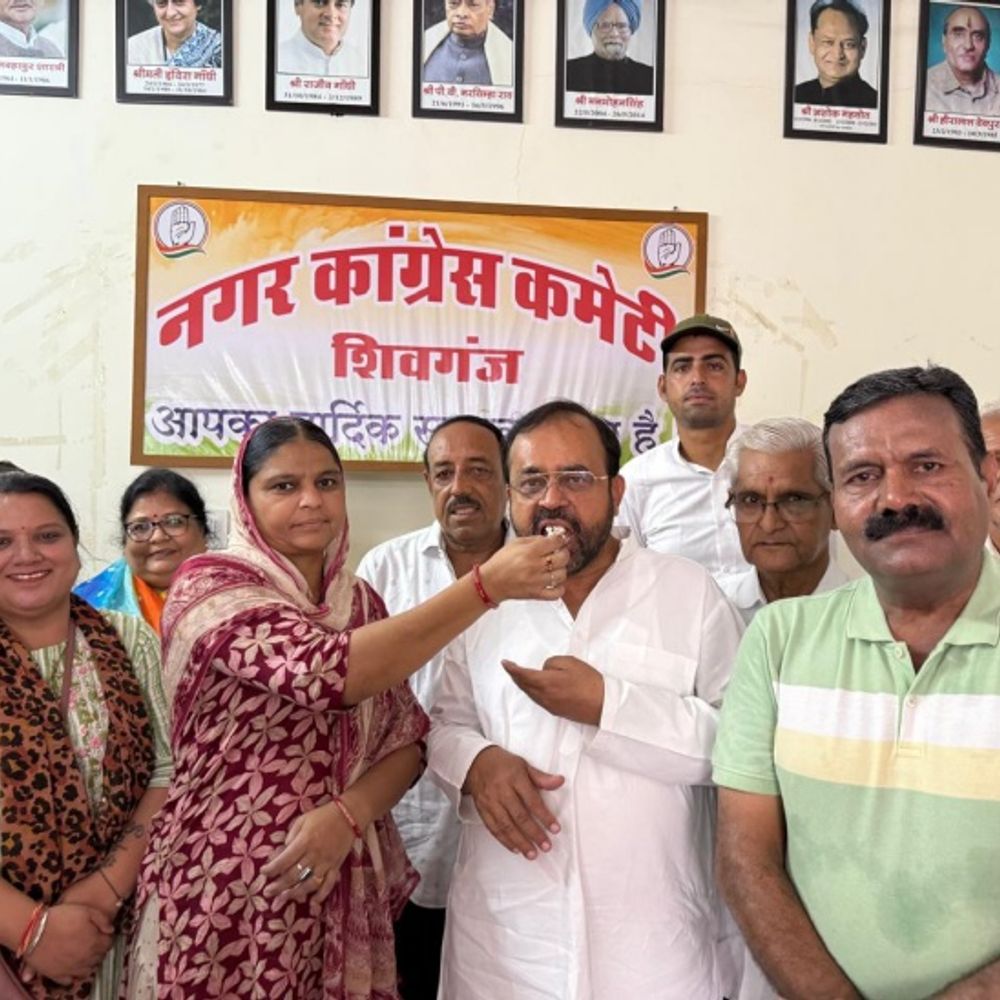 कांग्रेस नेता राहुल गांधी का 55वां जन्मदिन मनाया:शिवगंज कार्यालय में केक काटा, कार्यकर्ताओं ने दी शुभकामनाएं