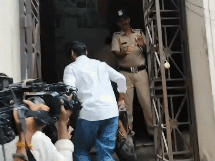 ED के ऑफिस में डीनो मोरिया ने दर्ज करवाया बयान:कुछ दिन पहले घर में हुई थी रेड, 65 करोड़ के मीठी नदी घोटाले से जुड़ा है नाम