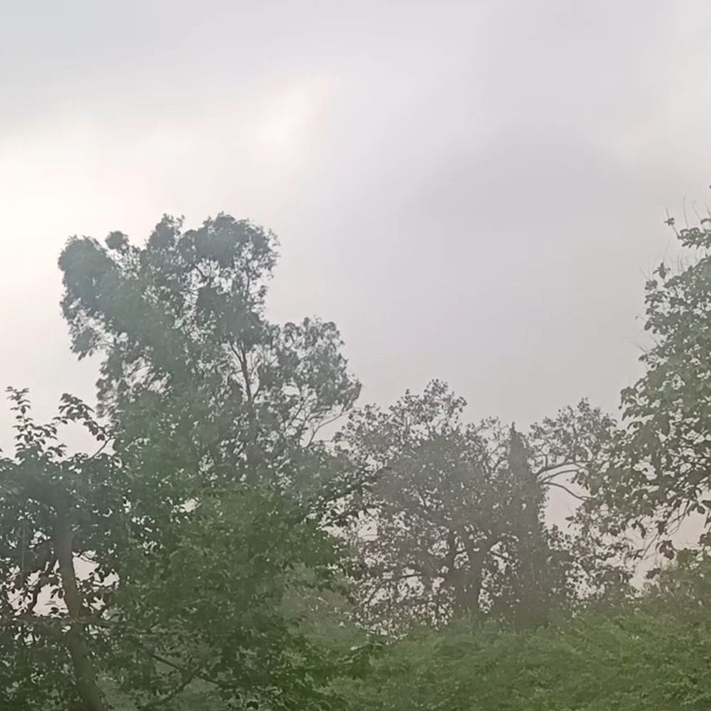 बदायूं में मौसम का बदला मिजाज:घने बादल और ठंडी हवाओं से मिली गर्मी से राहत, तापमान 27 डिग्री