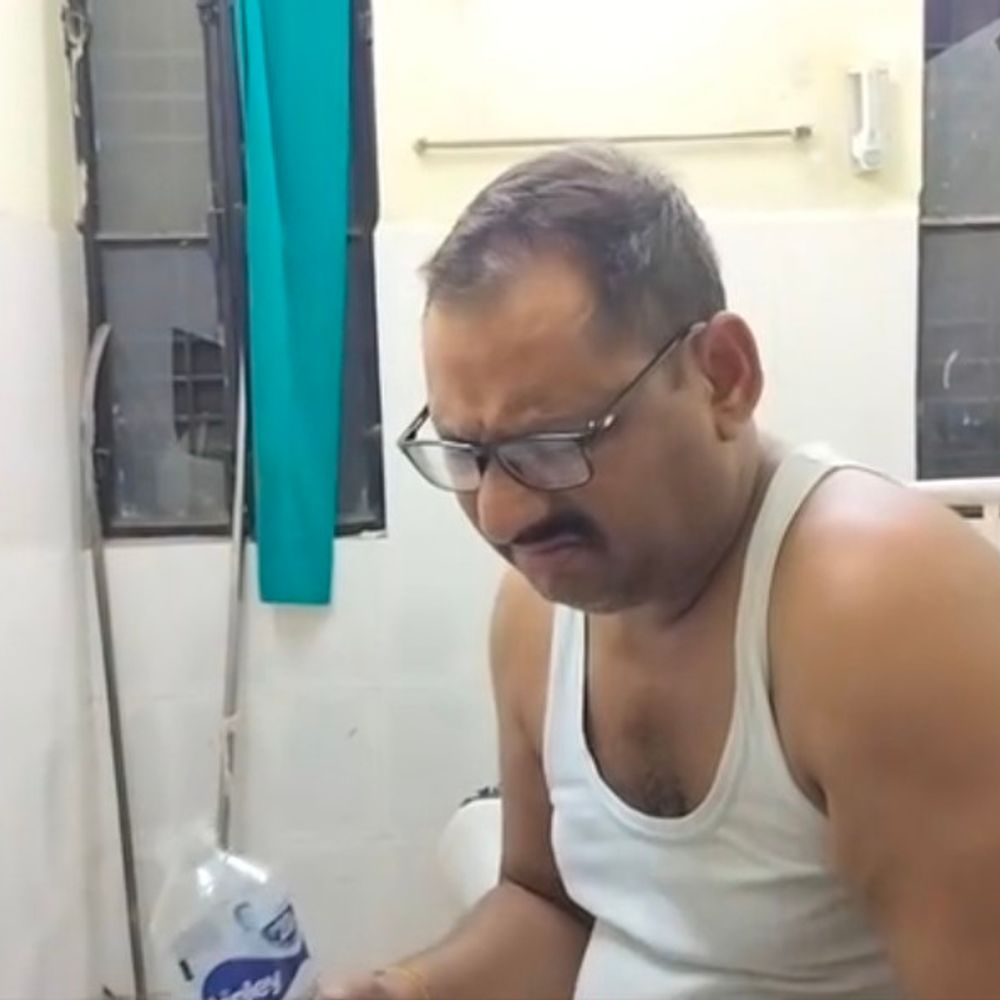 शराबी डॉक्टर को CMO ने CHC से हटाया:होमगार्ड की मौत पर नशे में कहा था- मर गया तो ठीक है, मुख्यालय अटैच