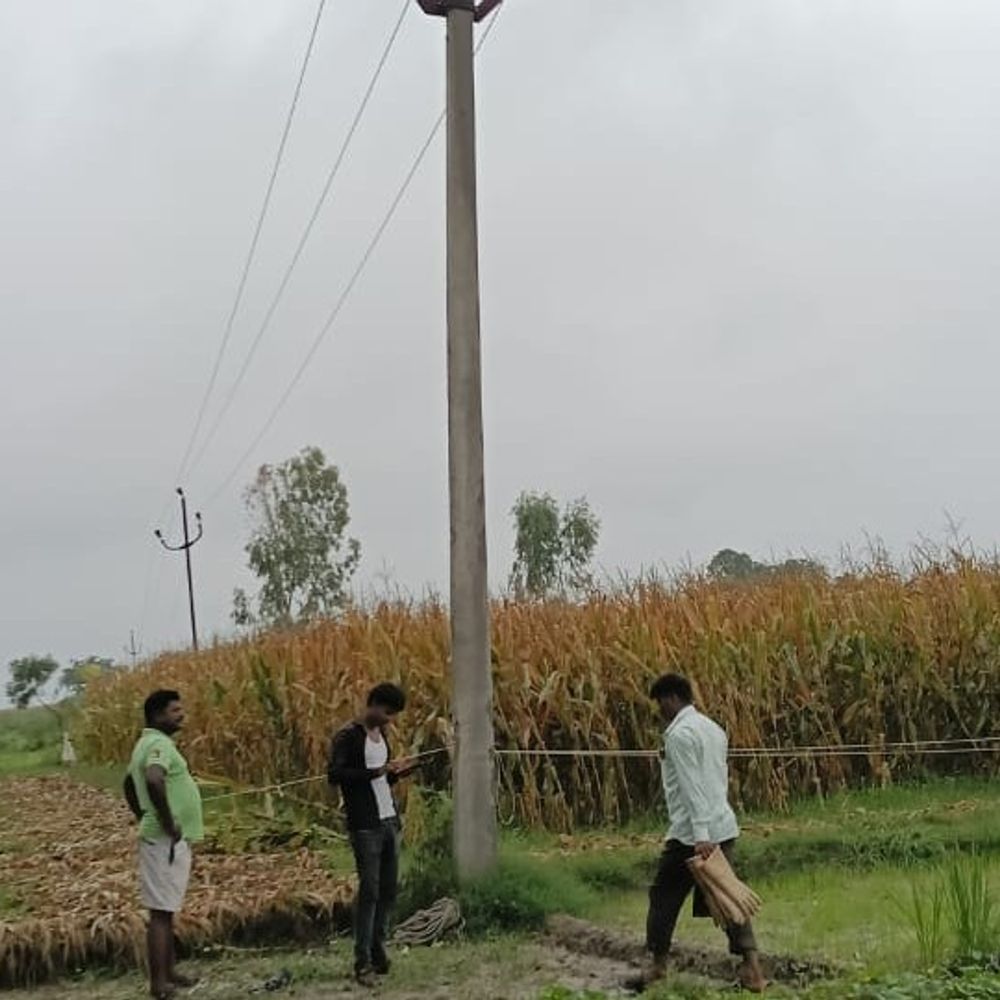 बारिश से बिजली सिस्टम हुआ बेपटरी:नवाबगंज के 120 गांवों में नहीं आई बिजली, मरम्मत जारी