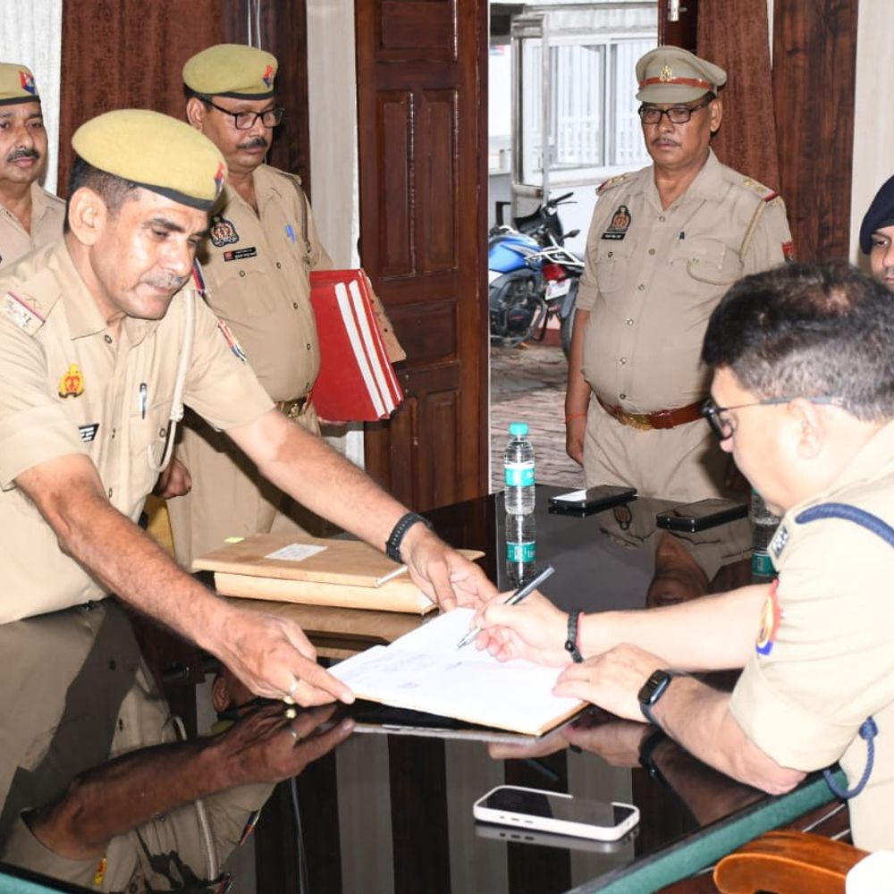 एसएसपी ने ली परेड की सलामी:नए रिक्रूट आरक्षियों को दिए निर्देश, पुलिस लाइन का किया निरीक्षण
