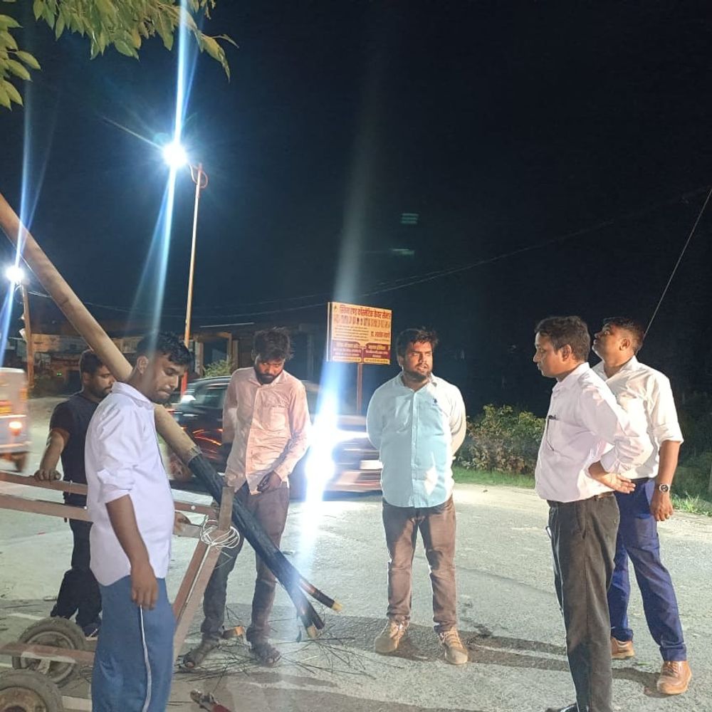 33 केवी लाइन में फॉल्ट से दिनभर ठप रही बिजली:पीलीभीत में आधा शहर 18 घंटे अंधेरे में, गर्मी से लोग बेहाल