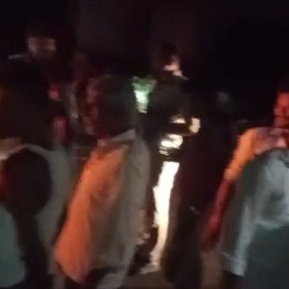 सीतापुर में दो बाइकों की टक्कर, चार लोग घायल:दो की हालत नाजुक, बेटी के ससुराल से लौट रहे थे दोनों