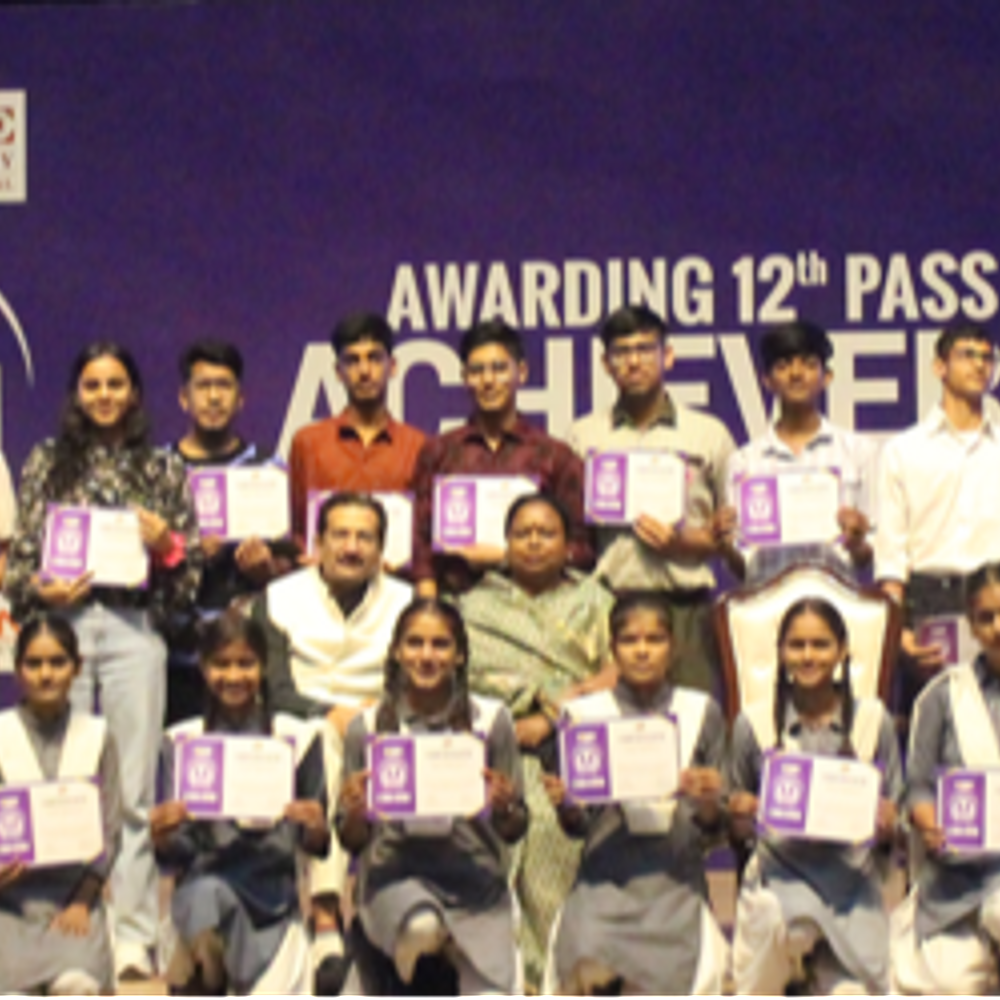 माय एफएम 94.3 ने मेधावी विद्यार्थियों को सम्मानित किया:10वीं और 12वीं में 60% से ज्यादा लाने वाले स्टूडेंट्स कार्यक्रम का हिस्सा बने