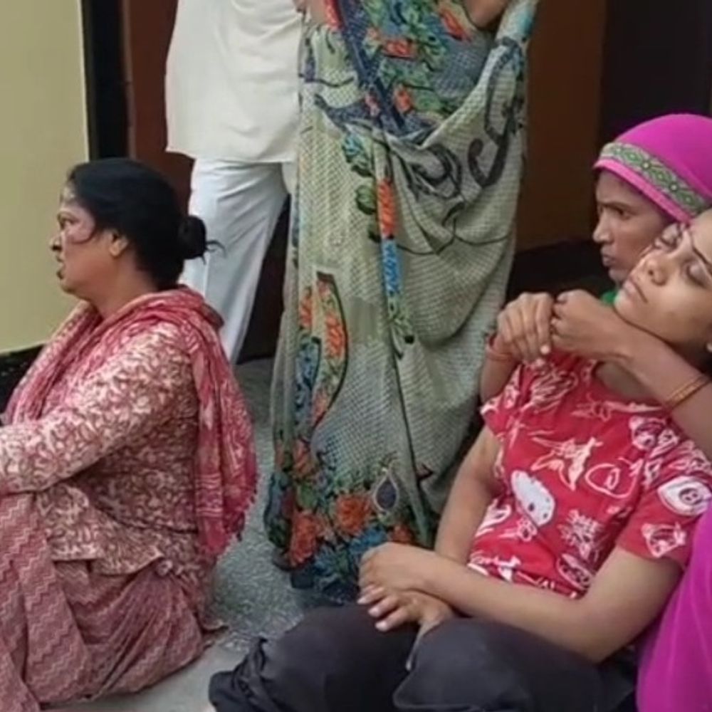 संभल में छज्जे को लेकर विवाद:दो पक्षों में हुई मारपीट, 6 महिलाएं घायल; 13 लोगों पर केस दर्ज