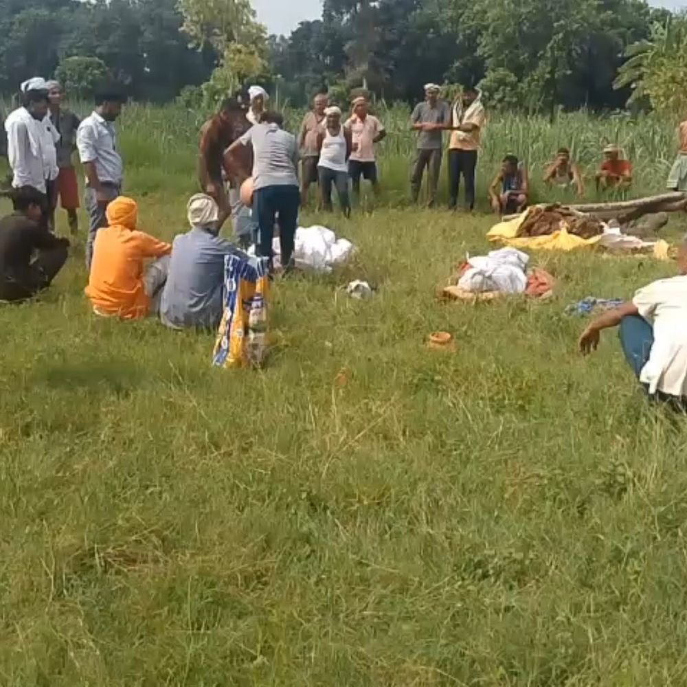 हरदोई में कुएं में गिरकर युवक की मौत:बीमार पिता ने भी तोड़ा दम, एक साथ हुआ दोनों का अंतिम संस्कार