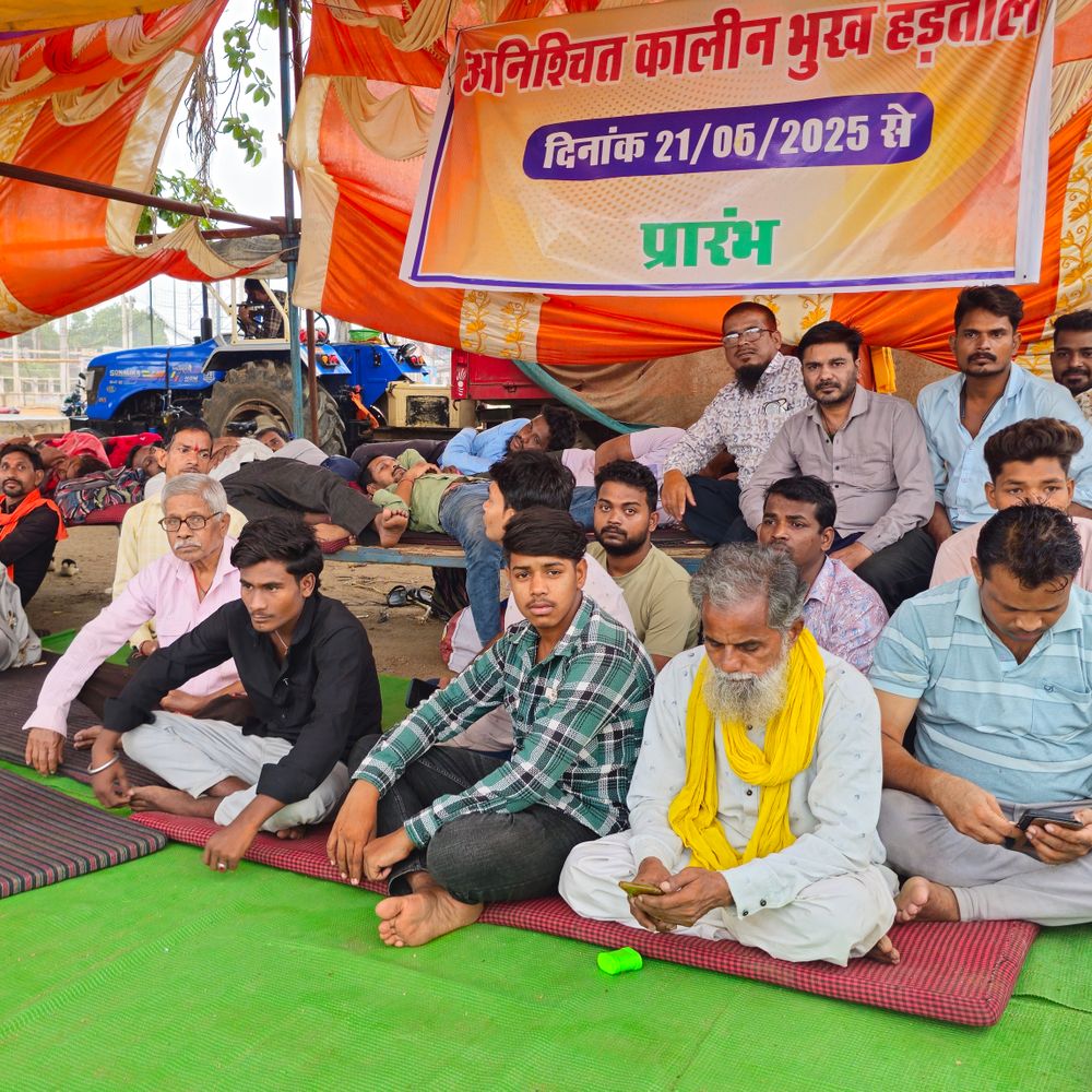 गरियाबंद में शुक्रवारी बाजार व्यवस्थापन का विरोध:भूख हड़ताल पर बैठे फुटकर व्यापारी, 5 की हालत खराब