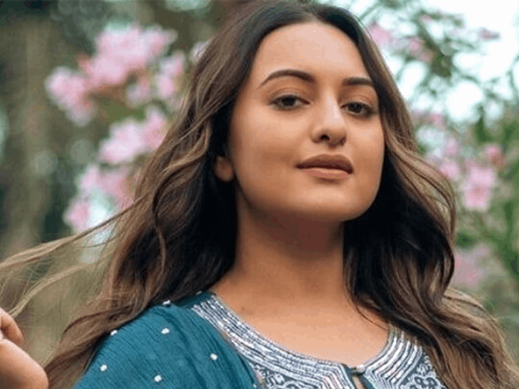 सोनाक्षी ने शेयर किया भूतिया अनुभव:कहा- आंखें नहीं खोलीं, फ्रीज हो गई, अचानक लगा कि कोई मुझे जगा रहा है