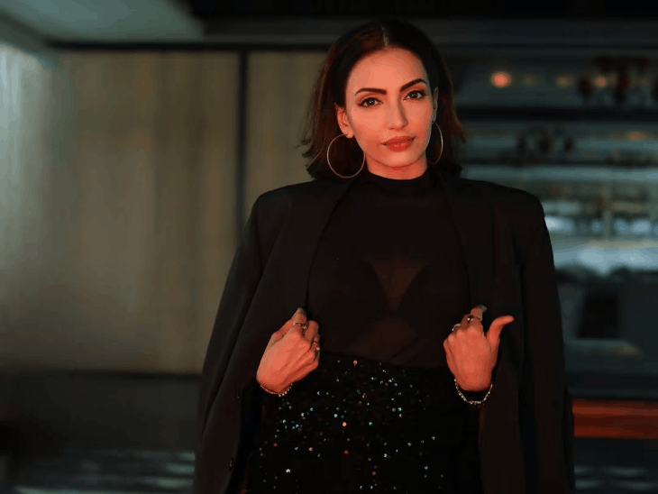 नवीना का आरोप- साजिद ने घर बुलाकर कपड़े उतारने कहा:भड़ककर बख्तियार बोले- तुम घर गई ही क्यों, मीटिंग ऑफिस में होती है, एक्ट्रेस ने लताड़ लगाई