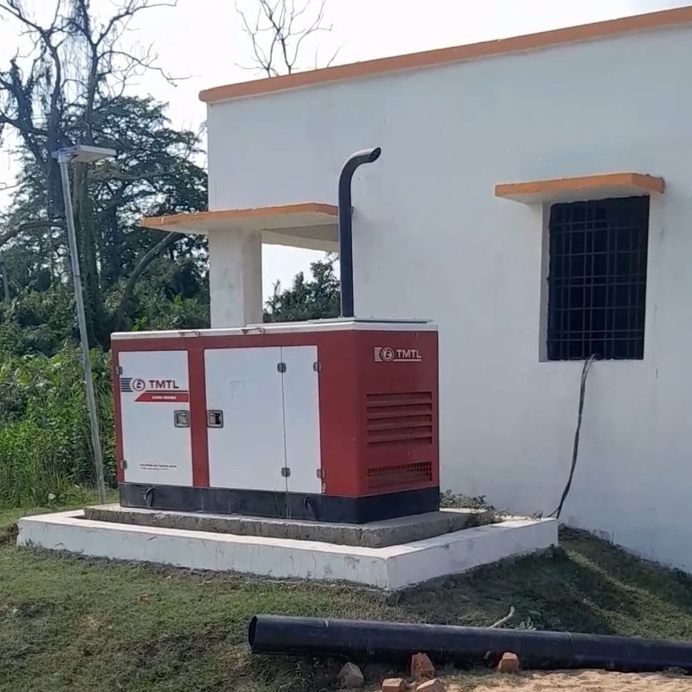 खड्डा में जल जीवन मिशन की धीमी रफ्तार:दो साल पहले बिछी पाइपलाइन टूटी, टंकी का काम नींव तक सीमित