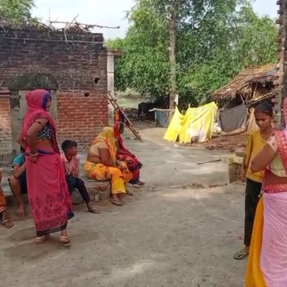 रायबरेली में पेड़ से लटकता मिला युवक का शव:मौके पर पहुंची पुलिस ने शव पोस्टमार्टम के लिए भेजा