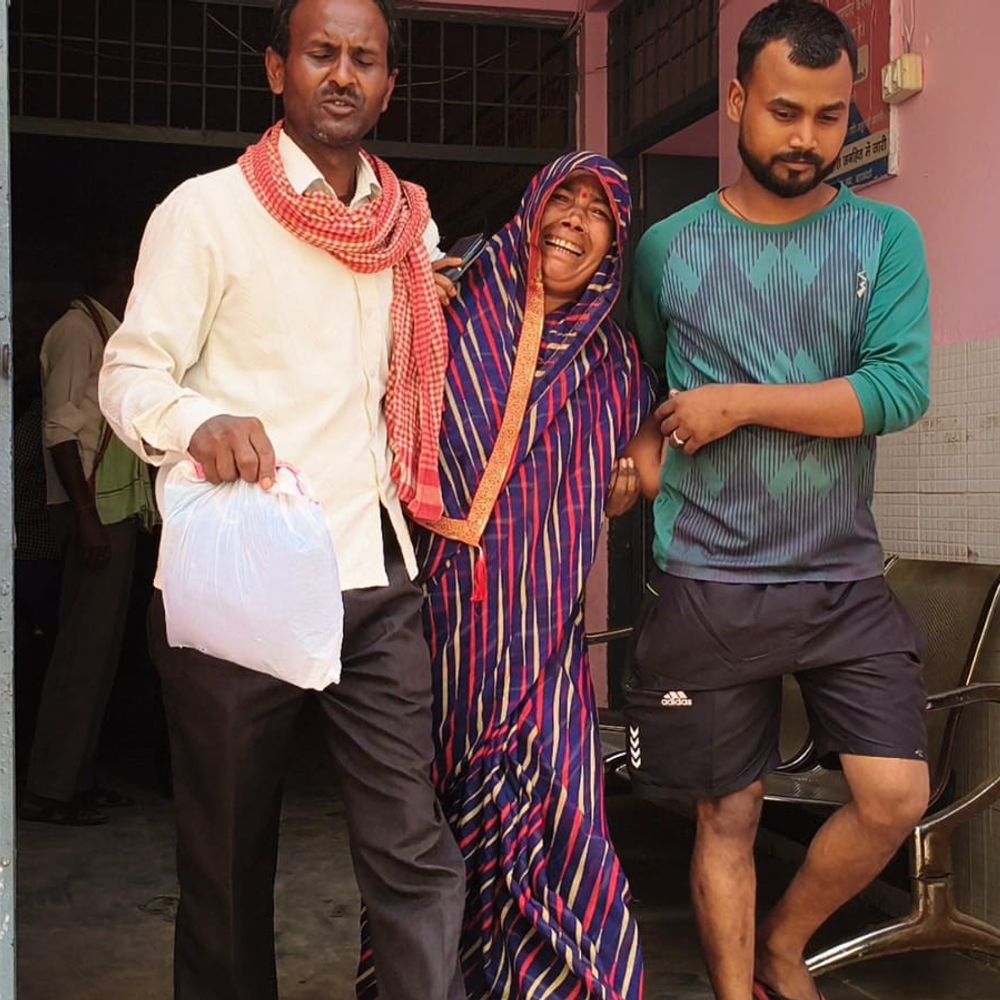 लोनी कटरा में काम से लौट रहे मजदूर की मौत:अधेड़ की तबीयत बिगड़ी, अस्पताल ले जाते समय दम तोड़ा