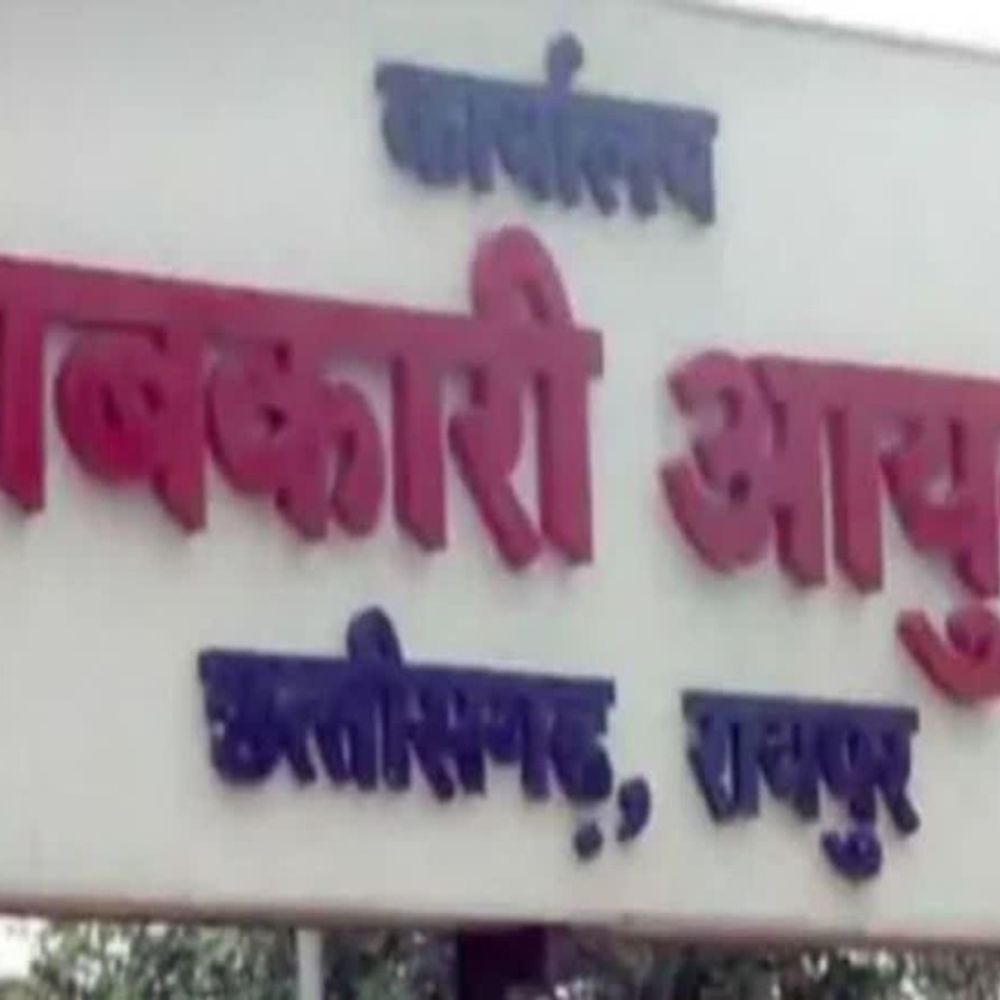 आबकारी अधिकारी राजेंद्र नाथ तिवारी निलंबित:रायपुर में 265 पेटी मिलावटी शराब और 34 पेटी बिना होलोग्राम के मिली थी शराब