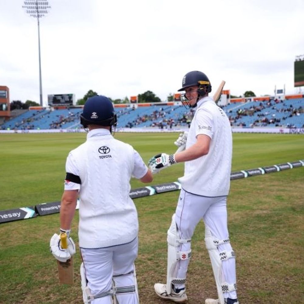 लीड्स टेस्ट, 5वां दिन- इंग्लैंड को 371 रन का टारगेट:ओपनर्स डकेट-क्रॉली क्रीज पर, स्कोर 35 रन; सिराज-बुमराह गेंदबाजी कर रहे