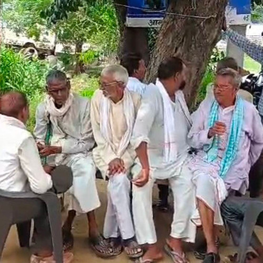 पत्नी से झगड़े के बाद युवक ने दी जान:कन्नौज में खाने को लेकर हुआ था झगड़ा, दुकान में फांसी लगाई