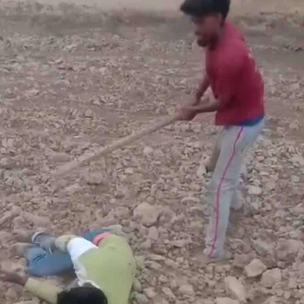 देवरिया में युवक की पीट-पीटकर हत्या, VIDEO:13 जून को खेत में की गई मारपीट, गोरखपुर में इलाज के दौरान मौत