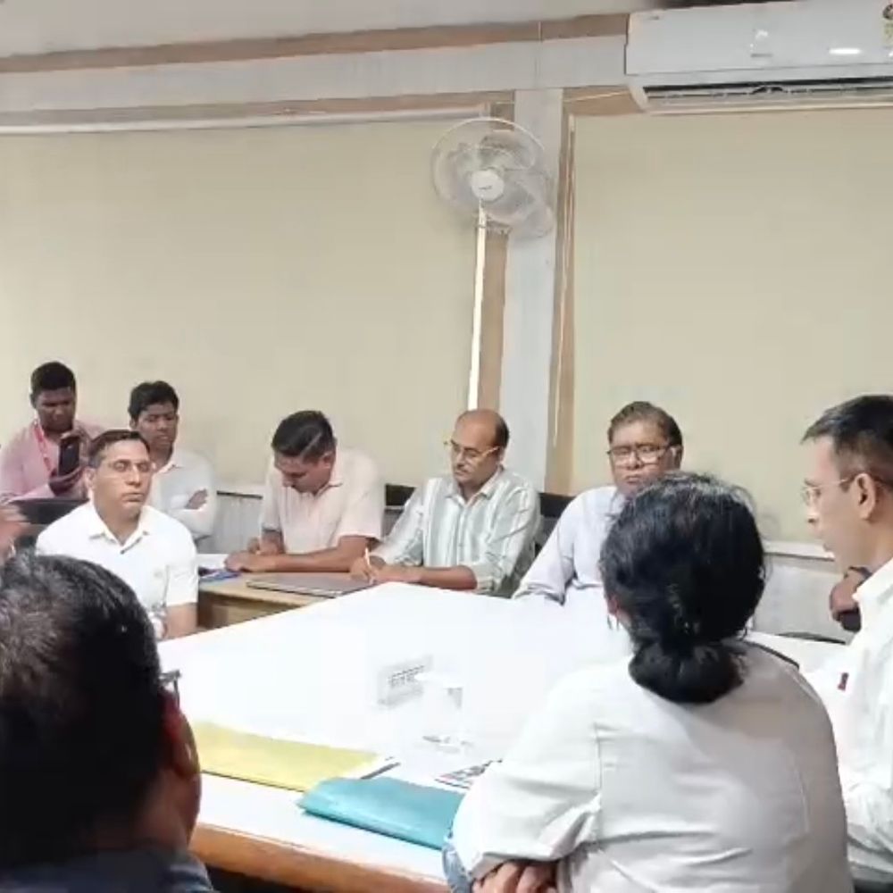 दमोह में निजी क्लीनिक संचालकों की चेतावनी का असर:कलेक्टर के आश्वासन पर टला बंद का फैसला; स्वास्थ्य विभाग ने अपनाया लचीला रुख