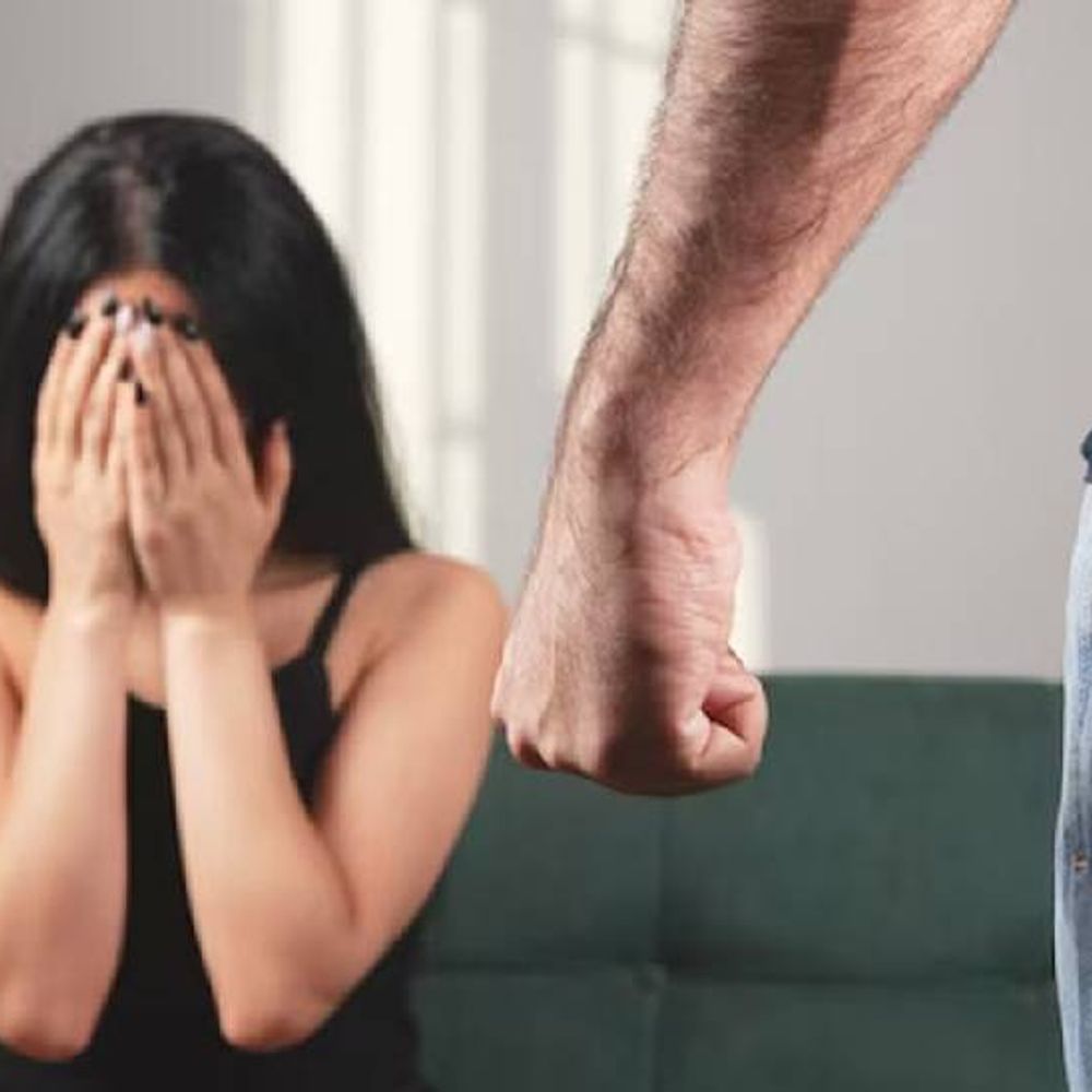 लखनऊ में किशोरी के साथ रेप:सह कर्मी ने ब्लैकमेल कर पैसे लिए, FIR