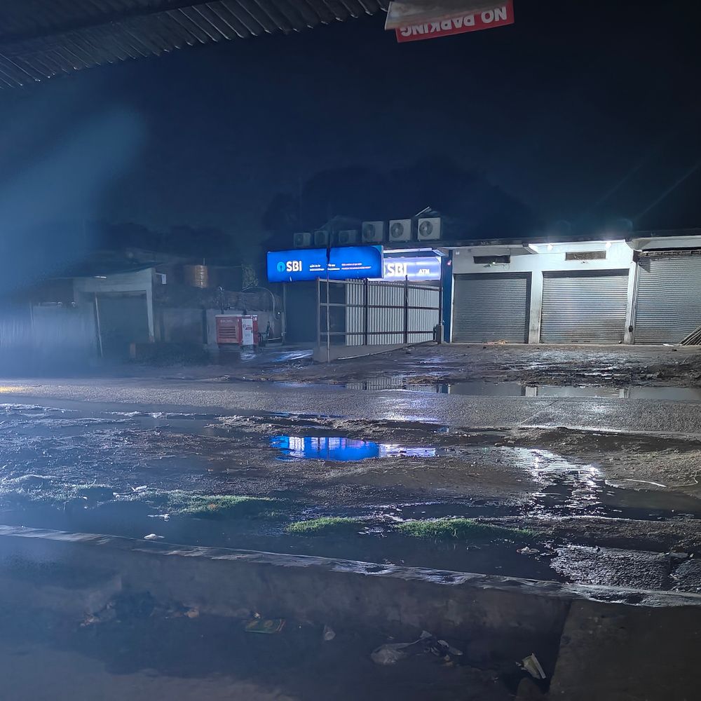 सिद्धार्थनगर में रात से हो रही बारिश:खेतों में मिली नमी, किसानों को धान की रोपाई में मदद मिलेगी