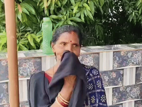 दादी बोली-नाती ने फांसी नहीं लगाई, उसे मारा गया है:भिलाई से बालोद SP ऑफिस पहुंचे बुजुर्ग दंपती; फिर से जांच की मांग