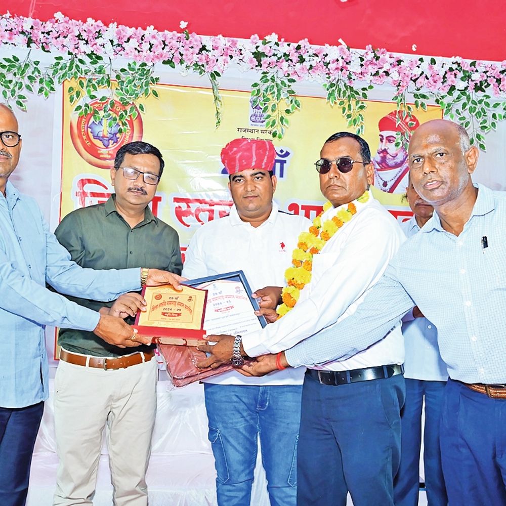 जिले के 104 भामाशाह और 39 प्रेरकों का किया सम्मान