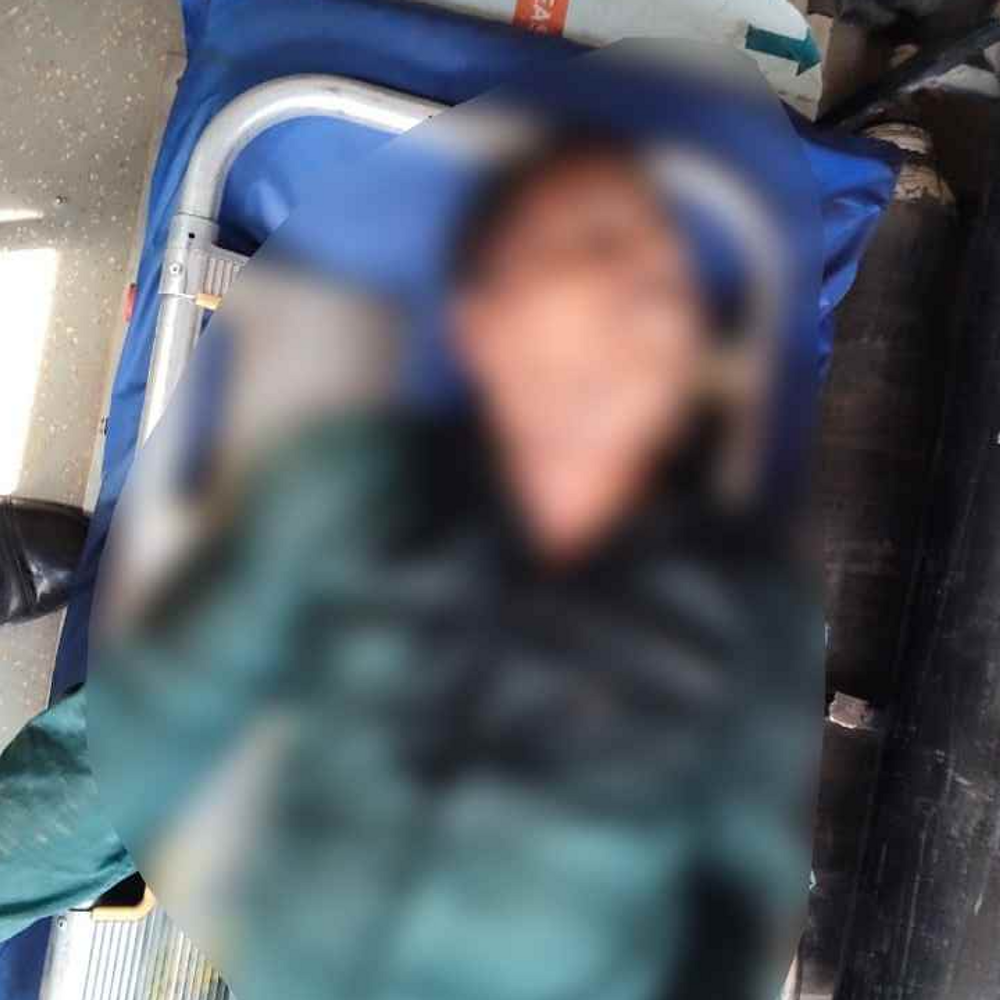 लखनऊ में सड़क किनारे मिला अज्ञात युवक का शव:मृतक की पहचान के लिए मोबाइल फोन के आधार पर जांच जारी