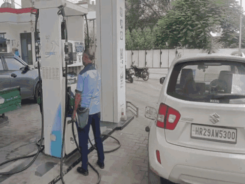 हरियाणा में पुरानी गाड़ियों को नहीं मिलेगा पेट्रोल-डीजल:3 जिलों में सख्ती, 28 लाख वाहनों पर असर; ₹10 हजार तक जुर्माना भी लगेगा